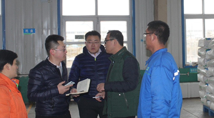 1488331732705372.png 伊利原料奶事業(yè)部質(zhì)量管理部對(duì)根源倉(cāng)庫(kù)進(jìn)行現(xiàn)場(chǎng)評(píng)估.png
